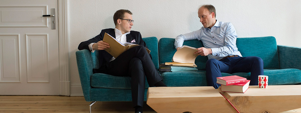 Sagawe & Klages Rechtsanwälte consulting for companies lawyers in conversation.