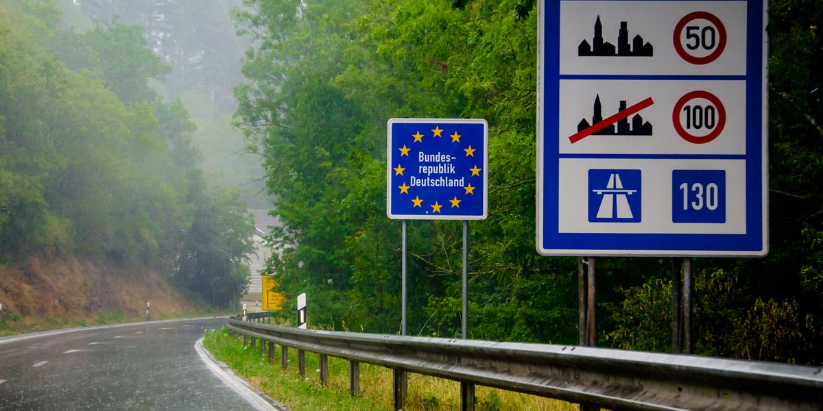 Trafikskiltets hastighedsgrænse i Tyskland symbolbillede Nye vejtrafikregler